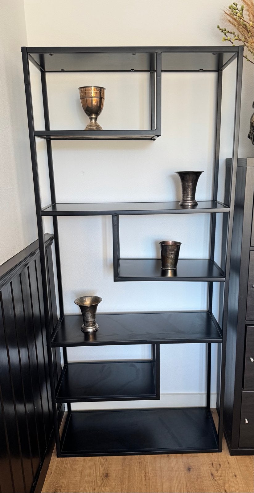 Zwart metalen vakkenkast / open kast, Ophalen, Met plank(en), 50 tot 100 cm, Zo goed als nieuw