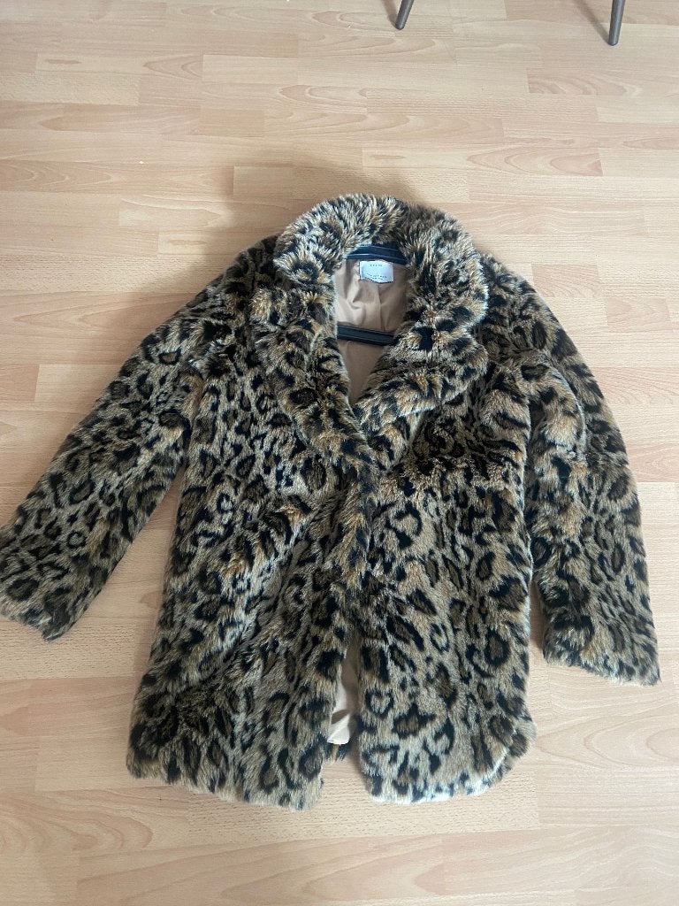 Bont jas, Maat 38/40 (M), Zwart, Zo goed als nieuw, Bershka