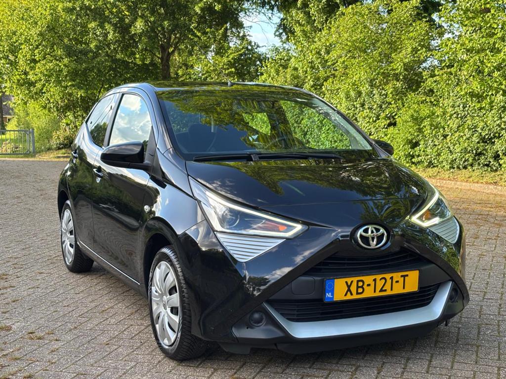ToyotaAygo|Xplay|Dealer Onderhouden|Achteruitrijcamera|72pk, Auto's, Voorwielaandrijving, 4 stoelen, Zwart, Origineel Nederlands