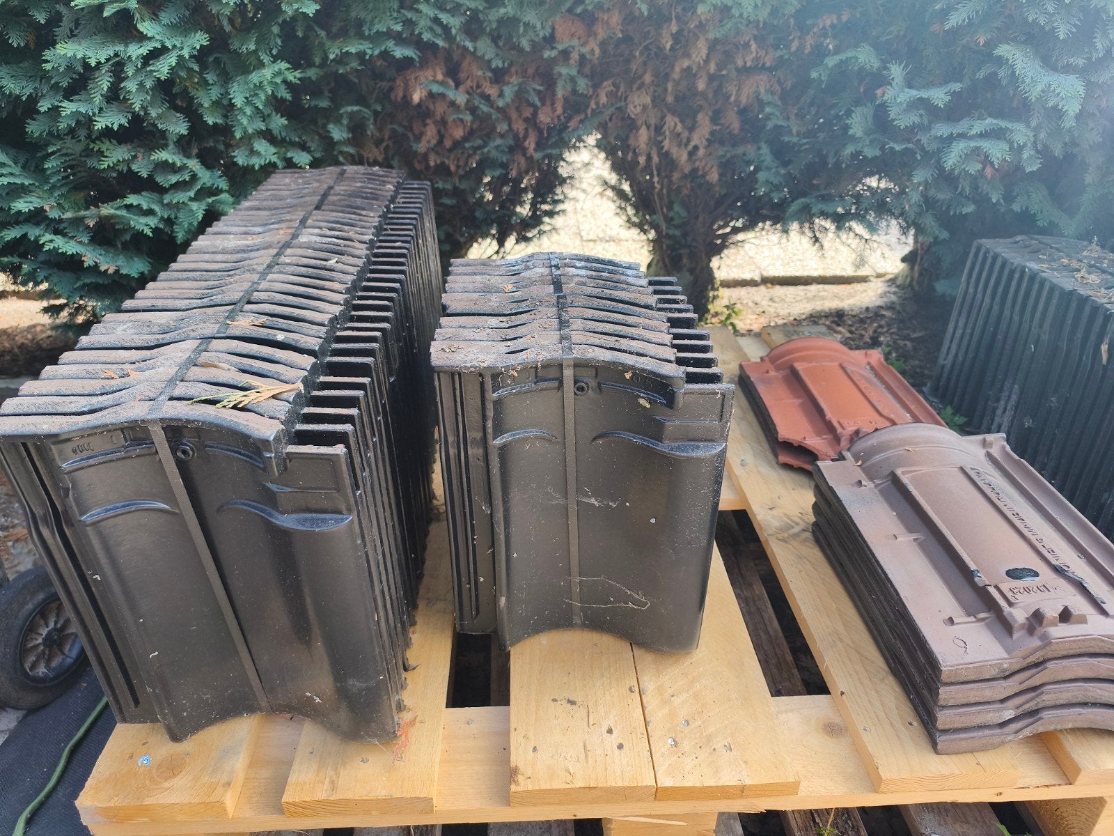 52x Monier 6 dakpannen, Ophalen, Steen of Klei, Zwart, Nieuw