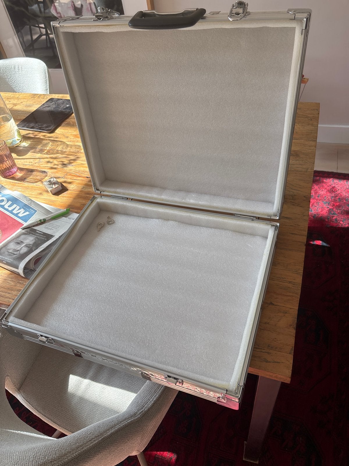 Aluminium koffer met schuimrubberen interieur, Ophalen, Gebruikt