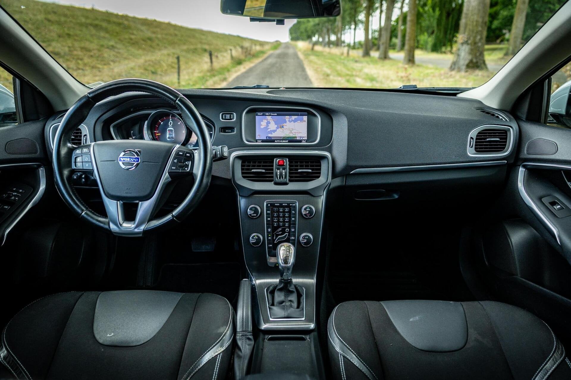 Volvo V40 2.0 D3 Kinetic | Nette auto | Goed onderhouden, Auto's, Volvo, Euro 5, Gebruikt, 749 kg, Blauw