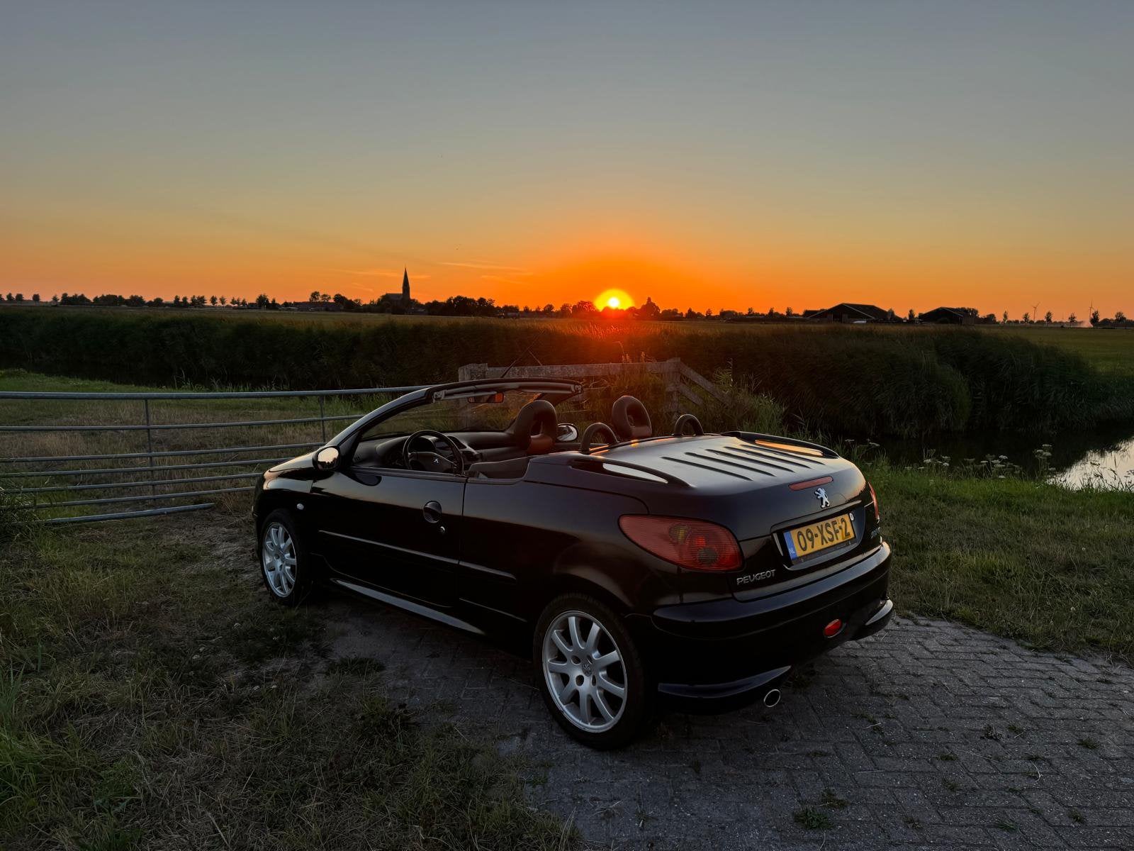 Peugeot 206 2.0 16V CC 2003 Zwart, 136 pk, 4 cilinders, Cabriolet, 4 stoelen