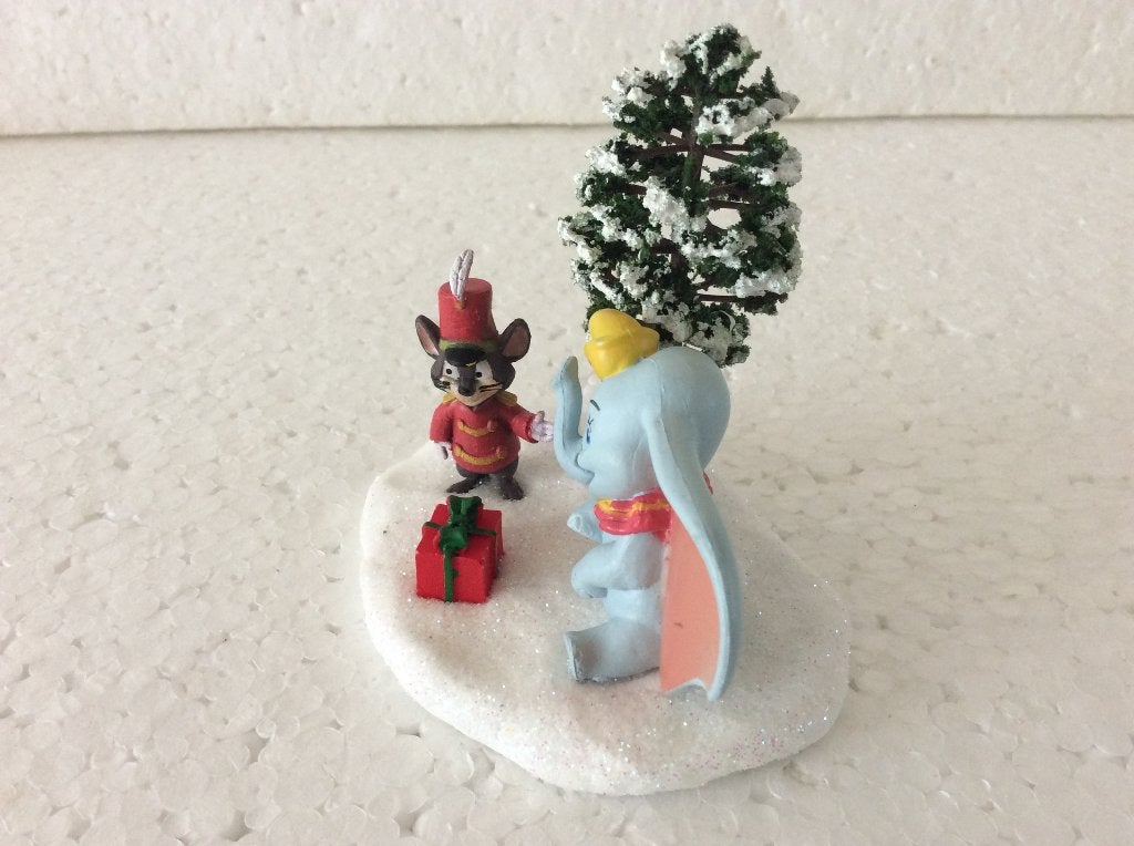 Disney Dumbo - klein beeldje - kerstdorp, Ophalen of Verzenden, Bambi of Dumbo, Zo goed als nieuw, Beeldje of Figuurtje