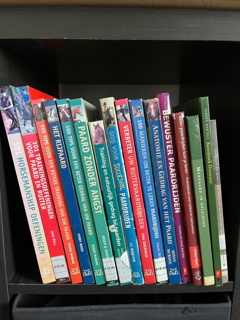 31 boeken over paarden rijden, houden en trainen, Ophalen of Verzenden, Zo goed als nieuw