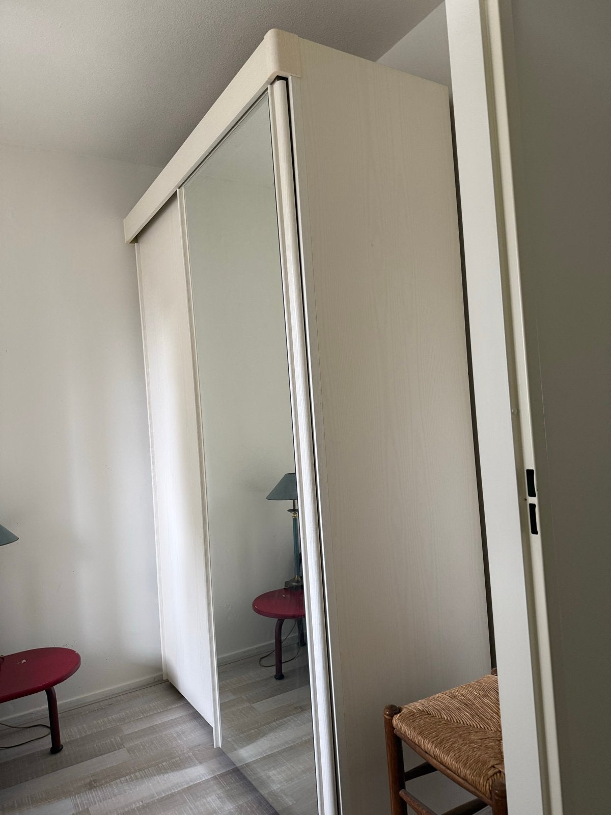 Witte kledingkast met spiegel schuifdeuren, Huis en Inrichting, Ophalen, Gebruikt, 100 tot 150 cm, 200 cm of meer