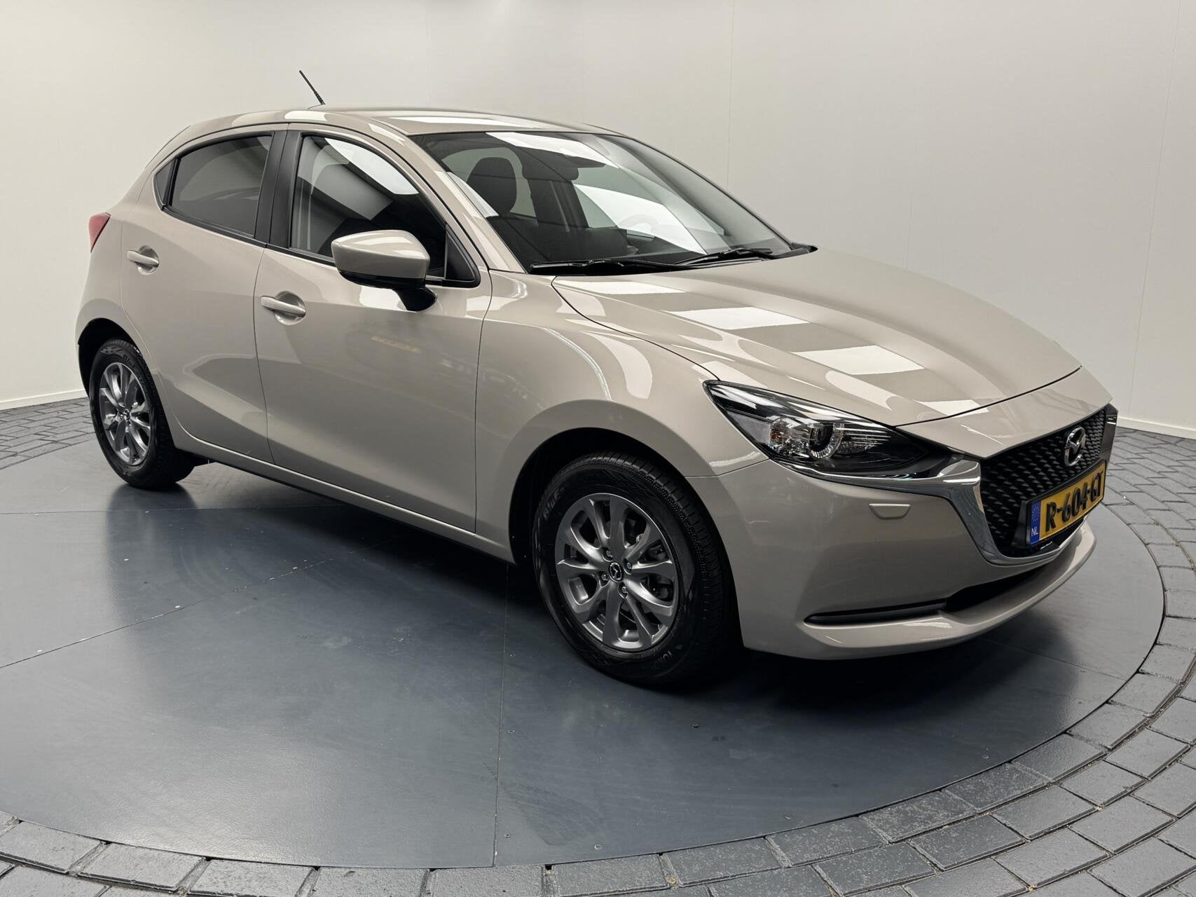 Mazda 2 1.5i Skyactiv-G Automaat-Navigatie-Cr.contr-Clima-Ca, Auto's, Stof, 4 cilinders, Origineel Nederlands, Bedrijf