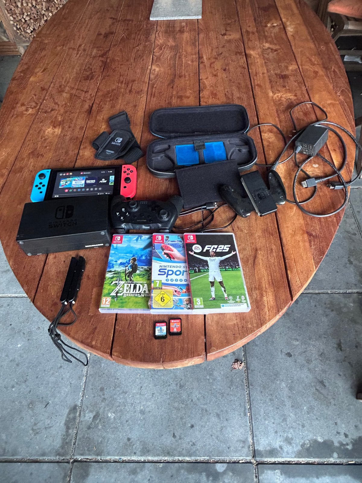 Nintendo Switch met 2 controllers en 5 games met, Met games, Met 2 controllers, Ophalen of Verzenden, Zo goed als nieuw