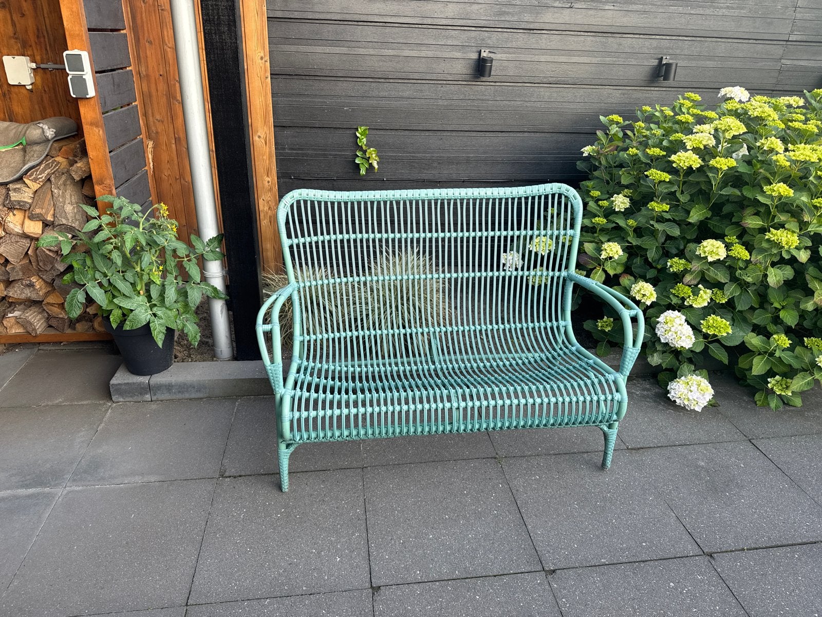 Vintage rotan 2-zits tuinbankje in mintgroen, Ophalen, Gebruikt