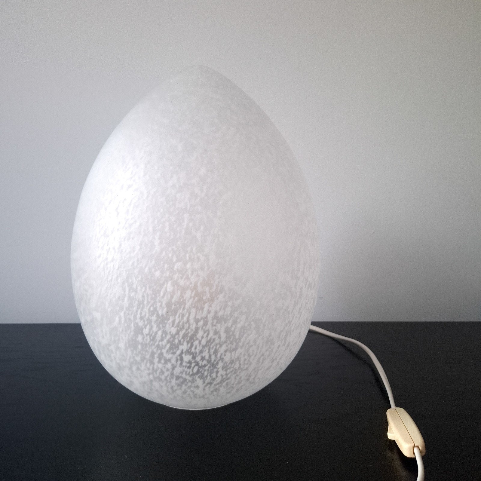 Vintage ei tafellamp wit glas gewolkt melkglas jaren 80, Antiek en Kunst, Antiek | Lampen, Ophalen of Verzenden
