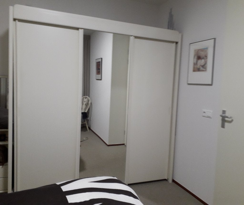 Kledingkast met schuifdeuren en spiegel, Ophalen, Overige materialen, Met deur(en), Gebruikt