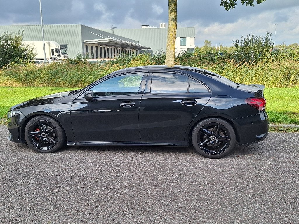 Mercedes-Benz A-Klasse A 200 163pk 7G-DCT 2019 Zwart/night., Auto's, Zwart, 4 cilinders, Adaptive Cruise Control, Leder