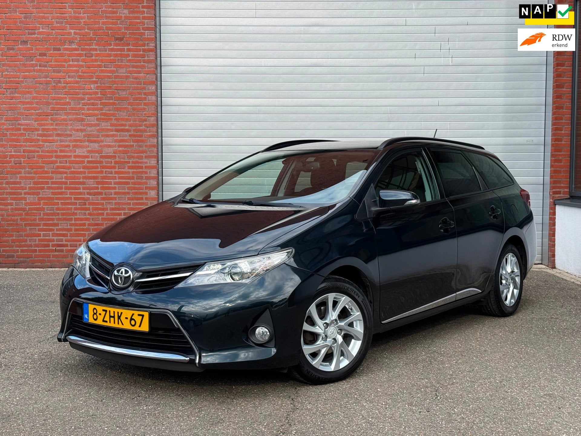 Toyota Auris Touring Sports 1.6 Dynamic | AUTOMAAT | NAVI |, Auto's, Zwart, 132 pk, Origineel Nederlands, Nieuw