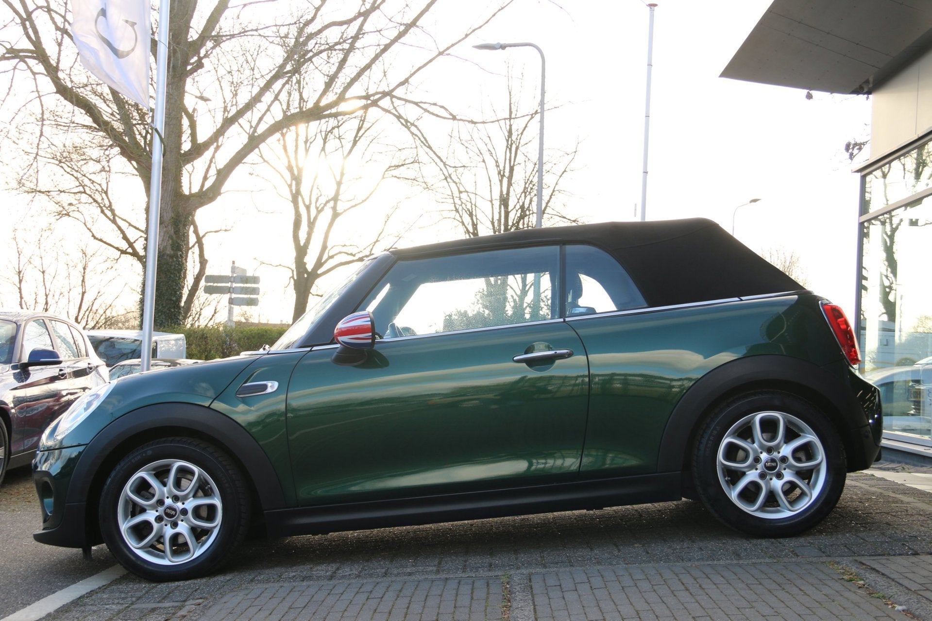 Mini Mini Cabrio 1.5 Cooper Serious Business DEALER OND NL A, Voorwielaandrijving, 136 pk, Gebruikt, Euro 6