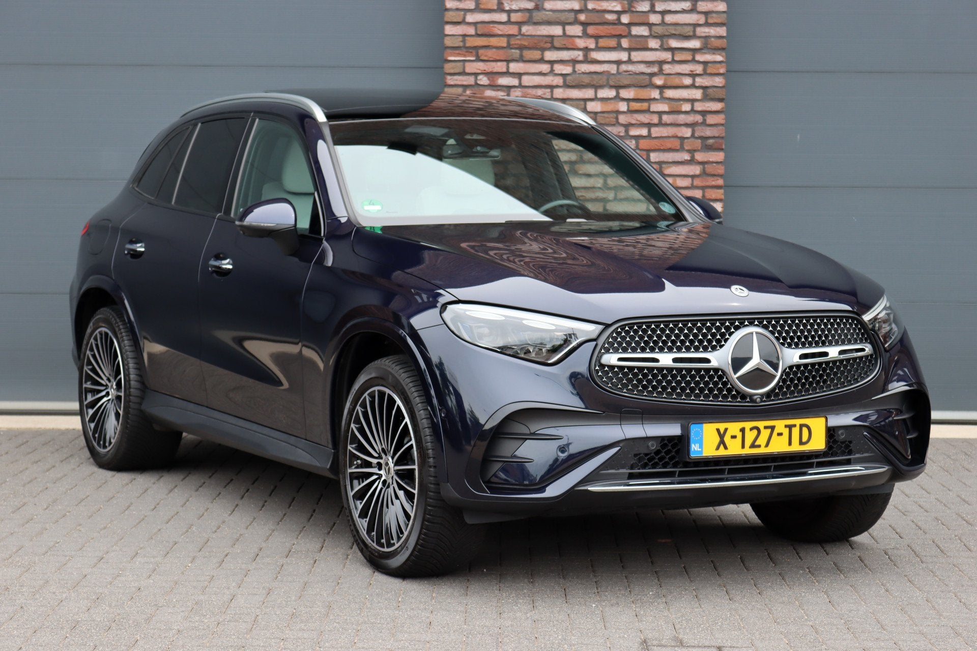 Mercedes-Benz GLC 400e 4MATIC AMG Line | Panoramadak | Trekh, Auto's, Gebruikt, Euro 6, Blauw, Automatische klimaatregeling