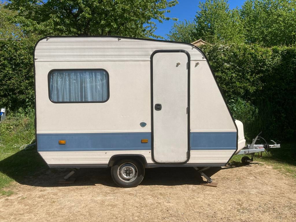ADRIA Primo 310 (1989) - Compacte caravan met nieuwe banden, Vast bed, Kleine zit, Tot en met 3, Particulier
