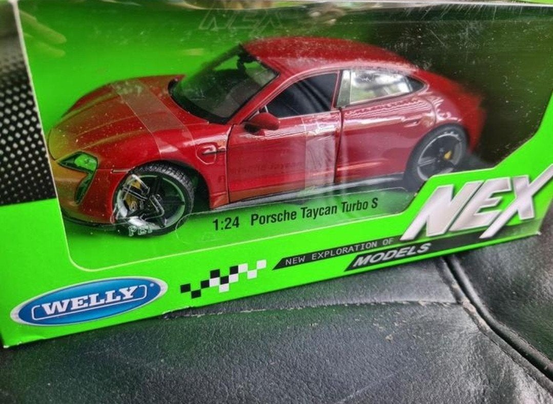 Welly Porsche Taycan TURBO S Rood 1:24 nieuw in verpakking, Hobby en Vrije tijd, Modelauto's | 1:24, Ophalen of Verzenden, Nieuw