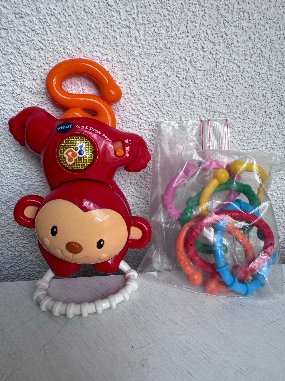 VTech Zing & Slinger Aapje met extra ringen, Ophalen of Verzenden, Zo goed als nieuw, Rammelaar, Met licht
