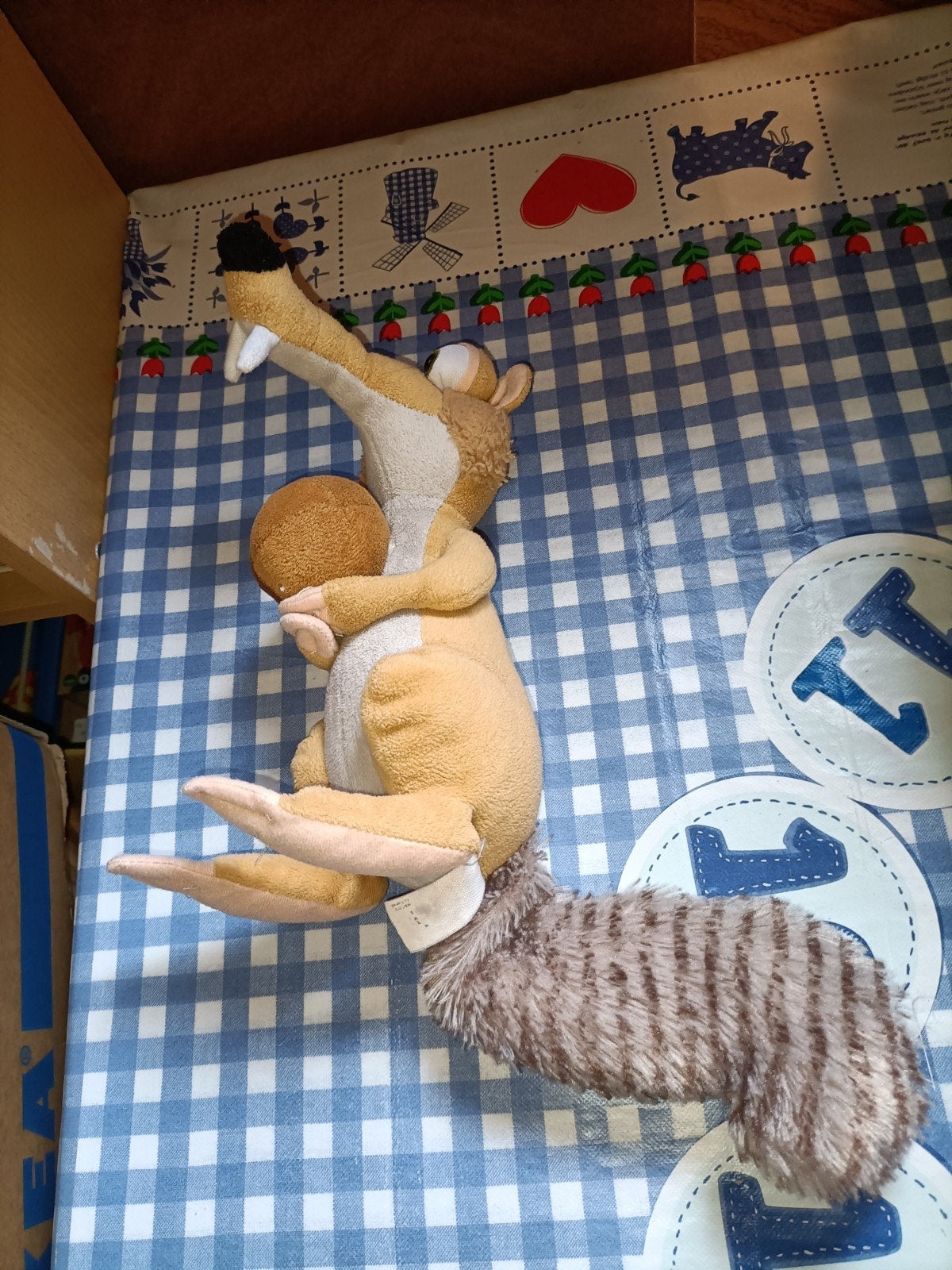 Scrat knuffel eekhoorn van Ice Age met eikel 24 cm, Ophalen of Verzenden, Zo goed als nieuw, Overige typen