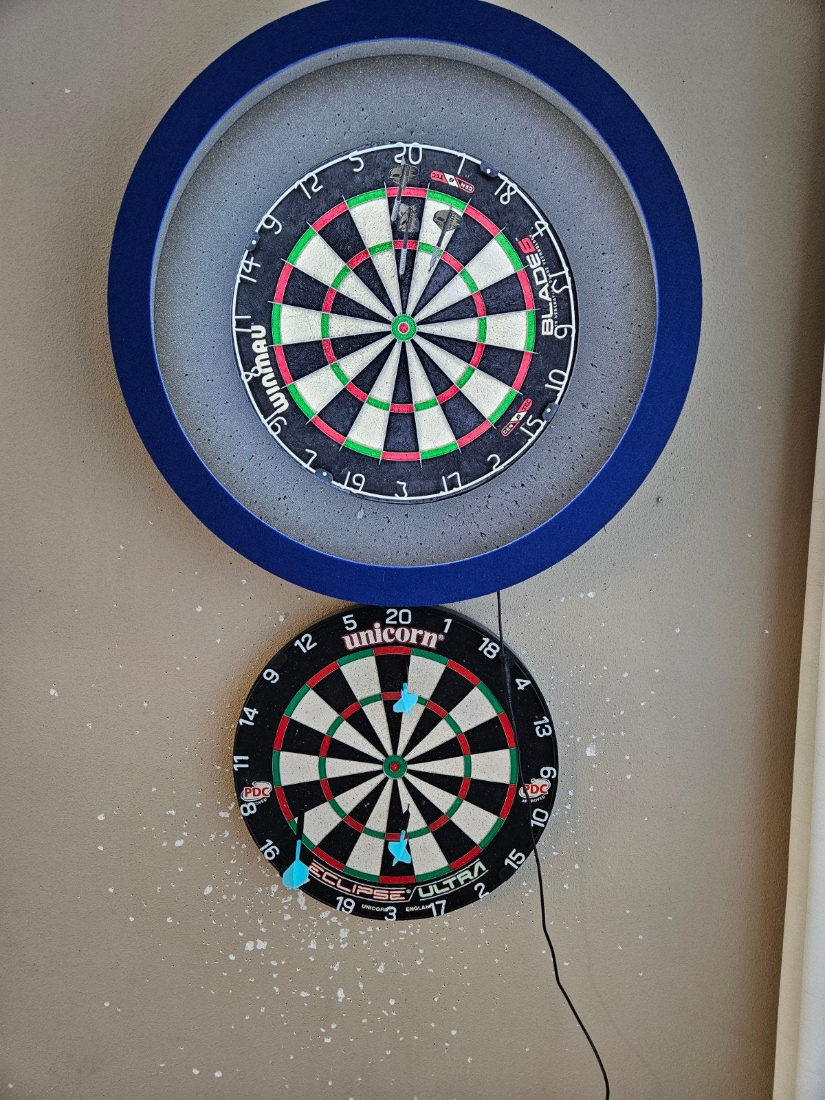 2 dart borden incl licht ring met schuim incl pijlen en flig, Ophalen, Pijlen