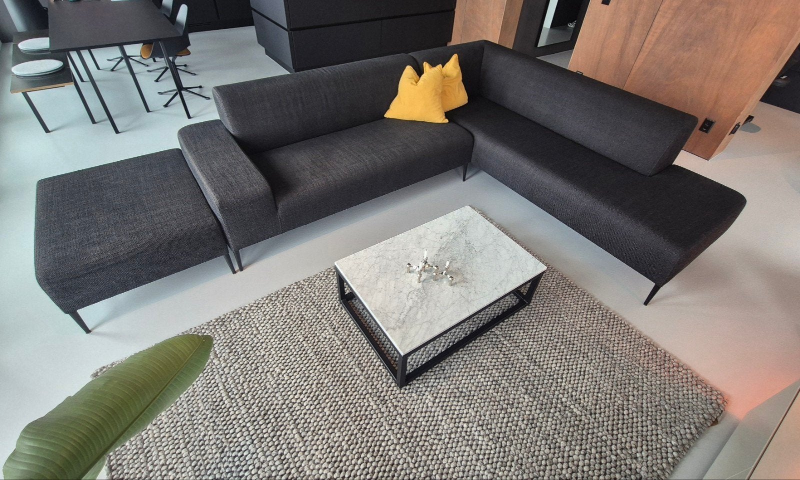 Exclusieve Koozo Design Hoekbank + Poef – Belgisch Design –, Huis en Inrichting, Ophalen, Zo goed als nieuw, Stof, Design