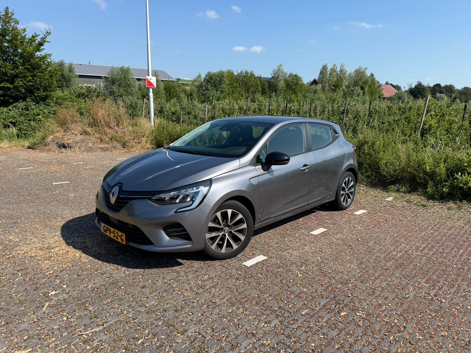 Renault Clio 1.0 TCe 90pk 2023 LED PDC CARPLAY CRUISE, Voorwielaandrijving, Euro 6, 580 kg, Grijs