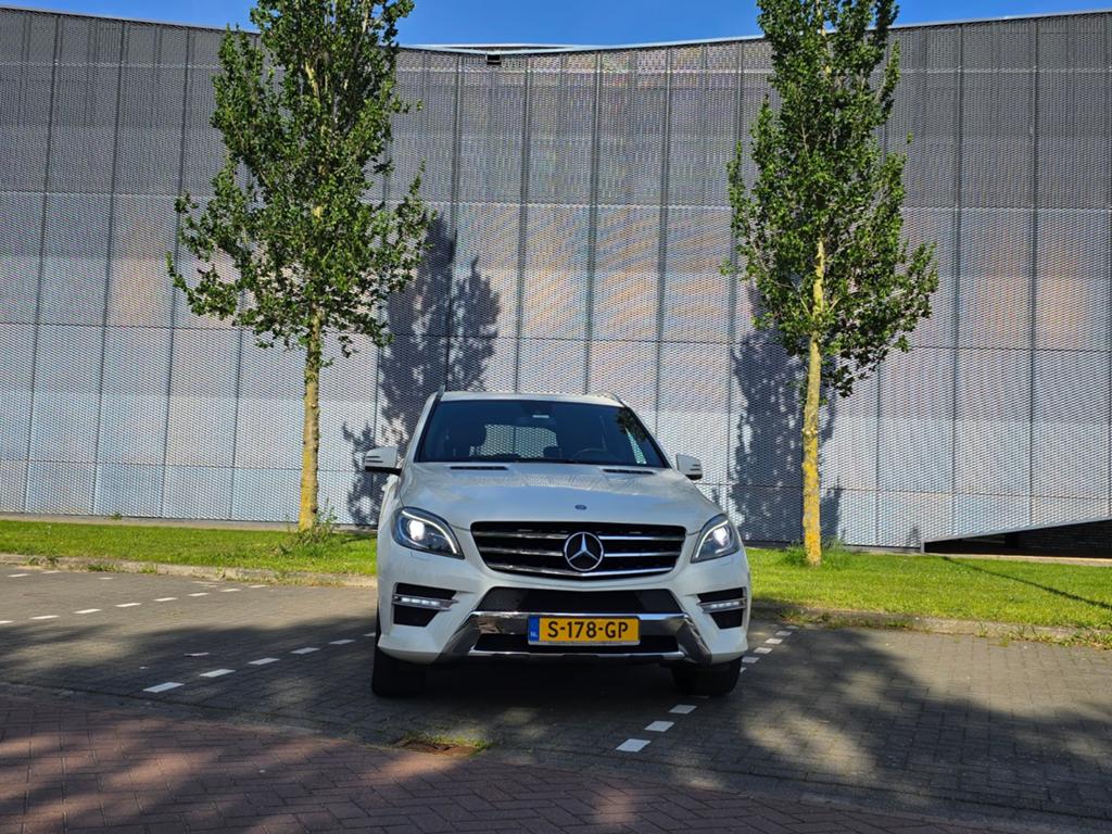 Mercedes-Benz Ml350 4MATIC ketting vervangen, Auto's, Mercedes-Benz, Automaat, Zwart, 138 €/maand, Wit