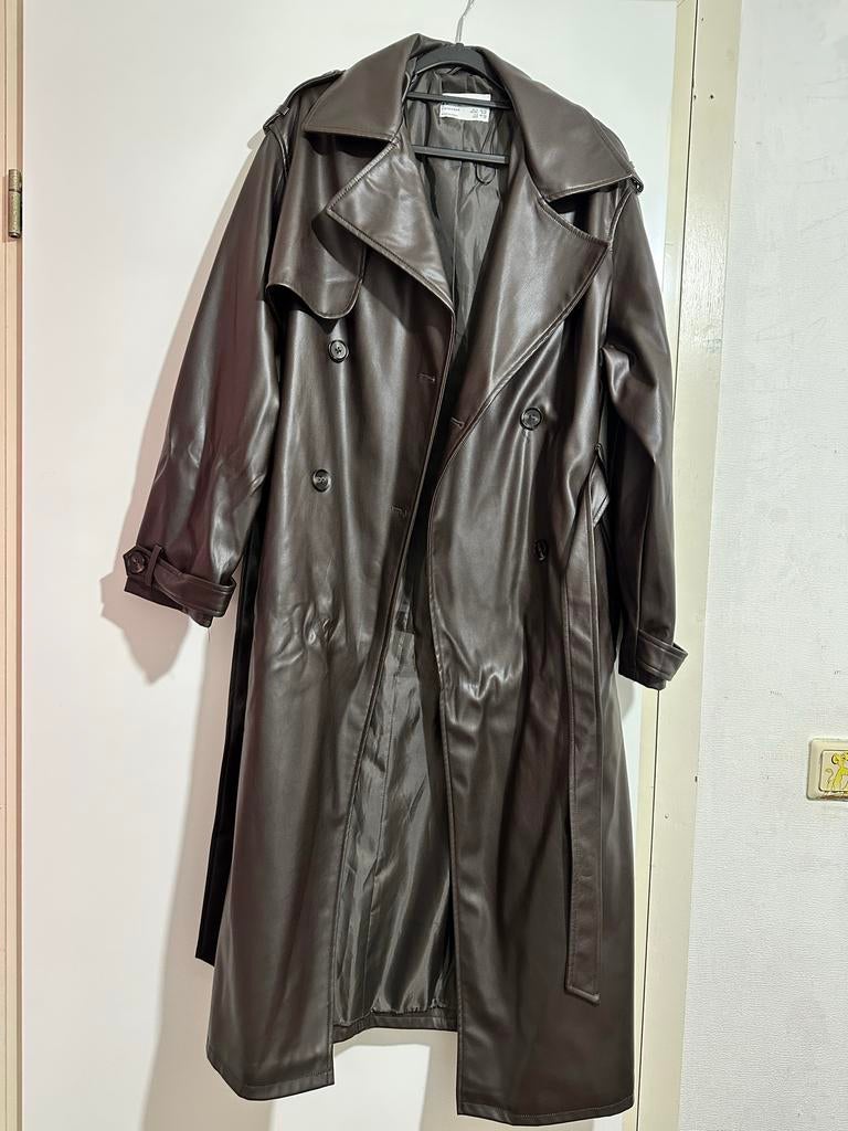 Stijlvolle Bruine Kunstleren Trenchcoat - Maat M, Ophalen of Verzenden, Zo goed als nieuw, Maat 38/40 (M), Bruin