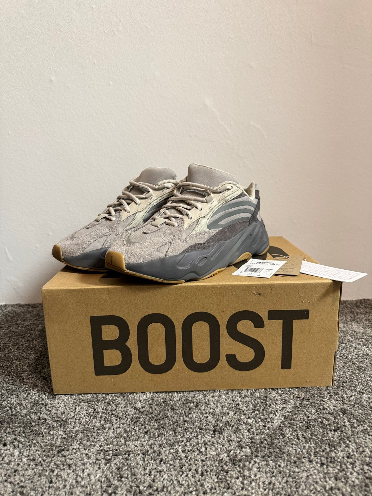 Yeezy Boost 700 V2 Tephra - Maat 44, Ophalen, Overige kleuren, Sneakers of Gympen, Zo goed als nieuw