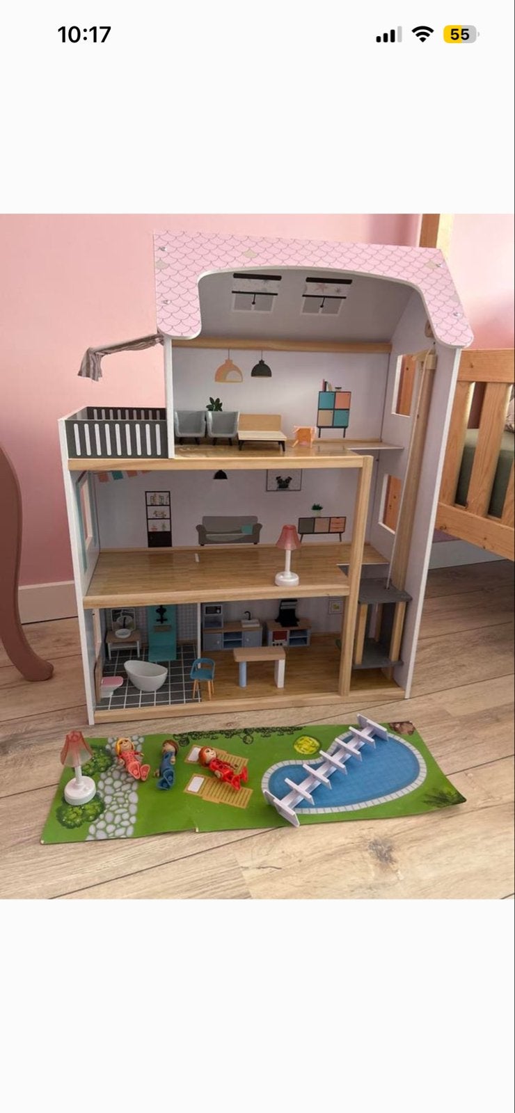 Groot poppenhuis met meubels, tuin en zwembad, Kinderen en Baby's, Speelgoed | Poppenhuizen, Ophalen, Gebruikt, Poppenhuis