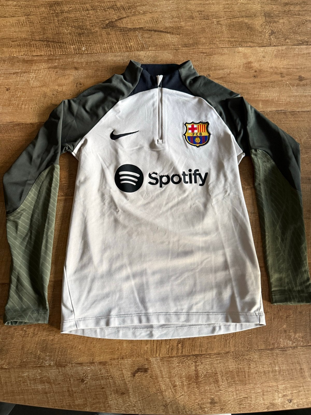 FC Barcelona Trainingspak - Beige & Donkergroen - Maat M, Ophalen of Verzenden, Zo goed als nieuw, Jongen of Meisje, Sport- of Zwemkleding