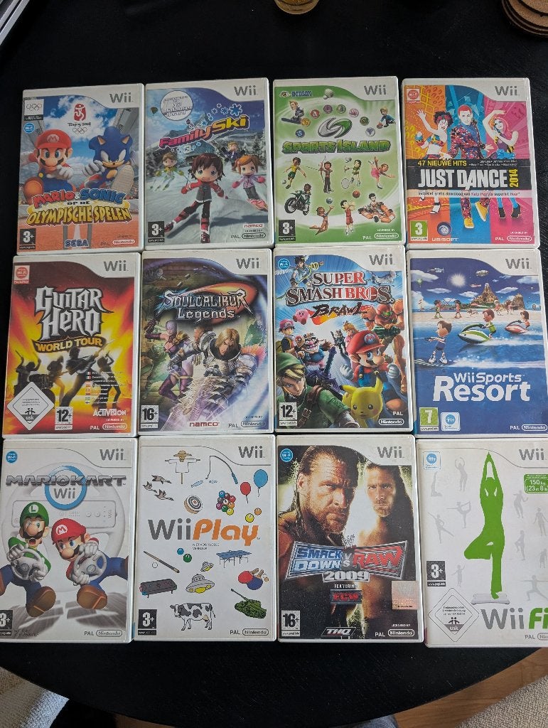 Nintendo Wii -  2 Controllers - 12 Spellen - Accessoires, Ophalen, Gebruikt, Met 2 controllers, Met games
