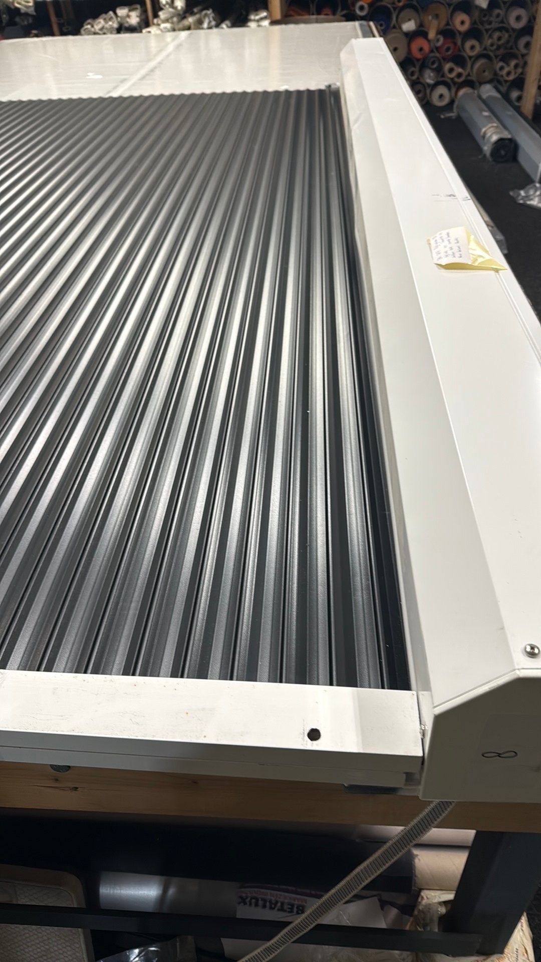 Nieuw rolluik breed 287  hoog 213 bediening band, Ophalen, Zo goed als nieuw, 200 cm of meer