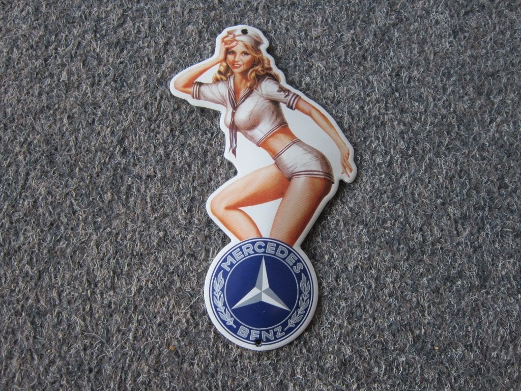 MERCEDES PIN UP EMAILLE RECLAMEBORD, Ophalen, Zo goed als nieuw, Reclamebord