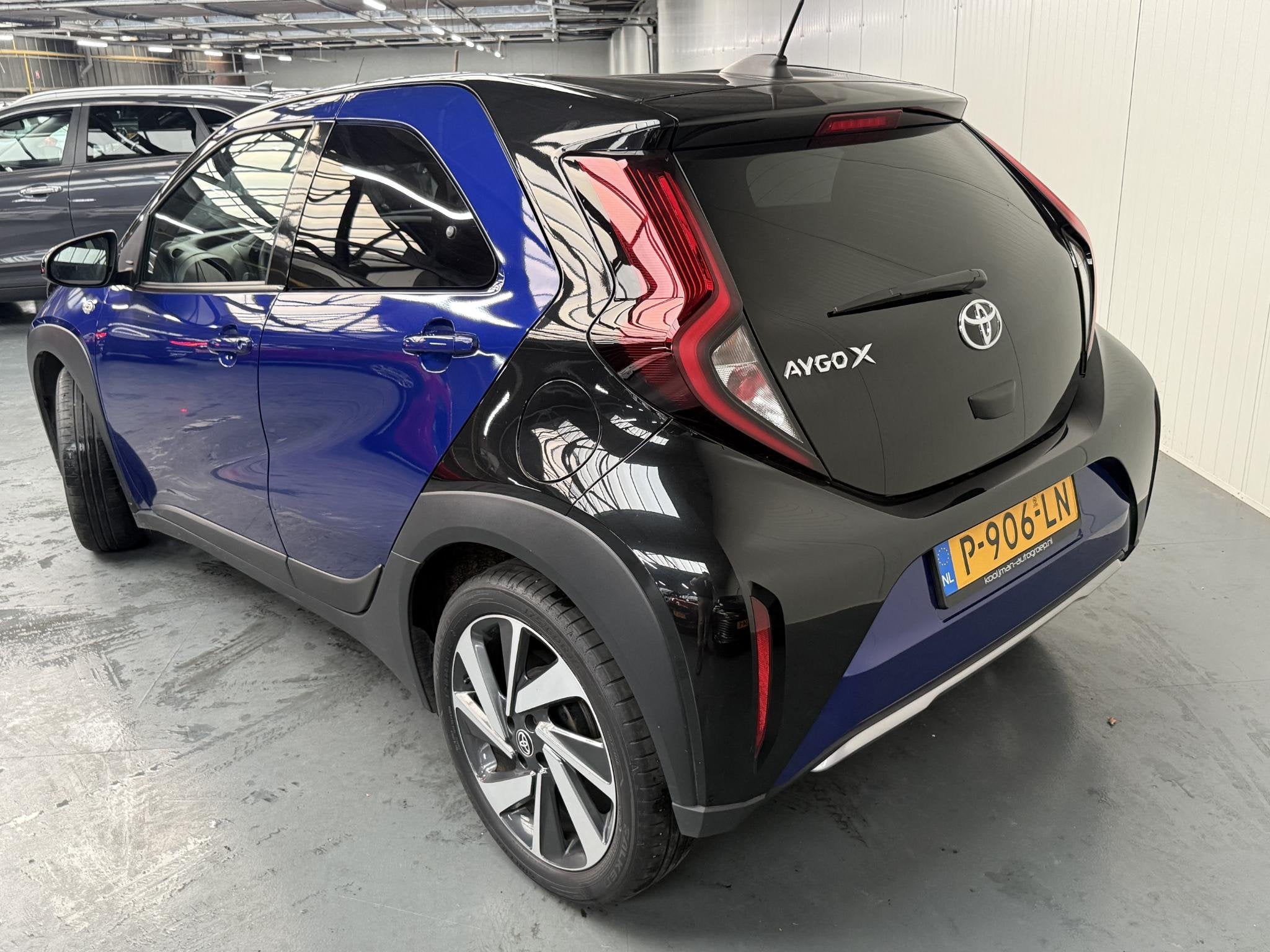 Toyota Aygo X 1.0 VVT-i MT Envy Luxe uitvoering, 1e eigenaar, Auto's, Gebruikt, Leder en Stof, Origineel Nederlands, 3 cilinders