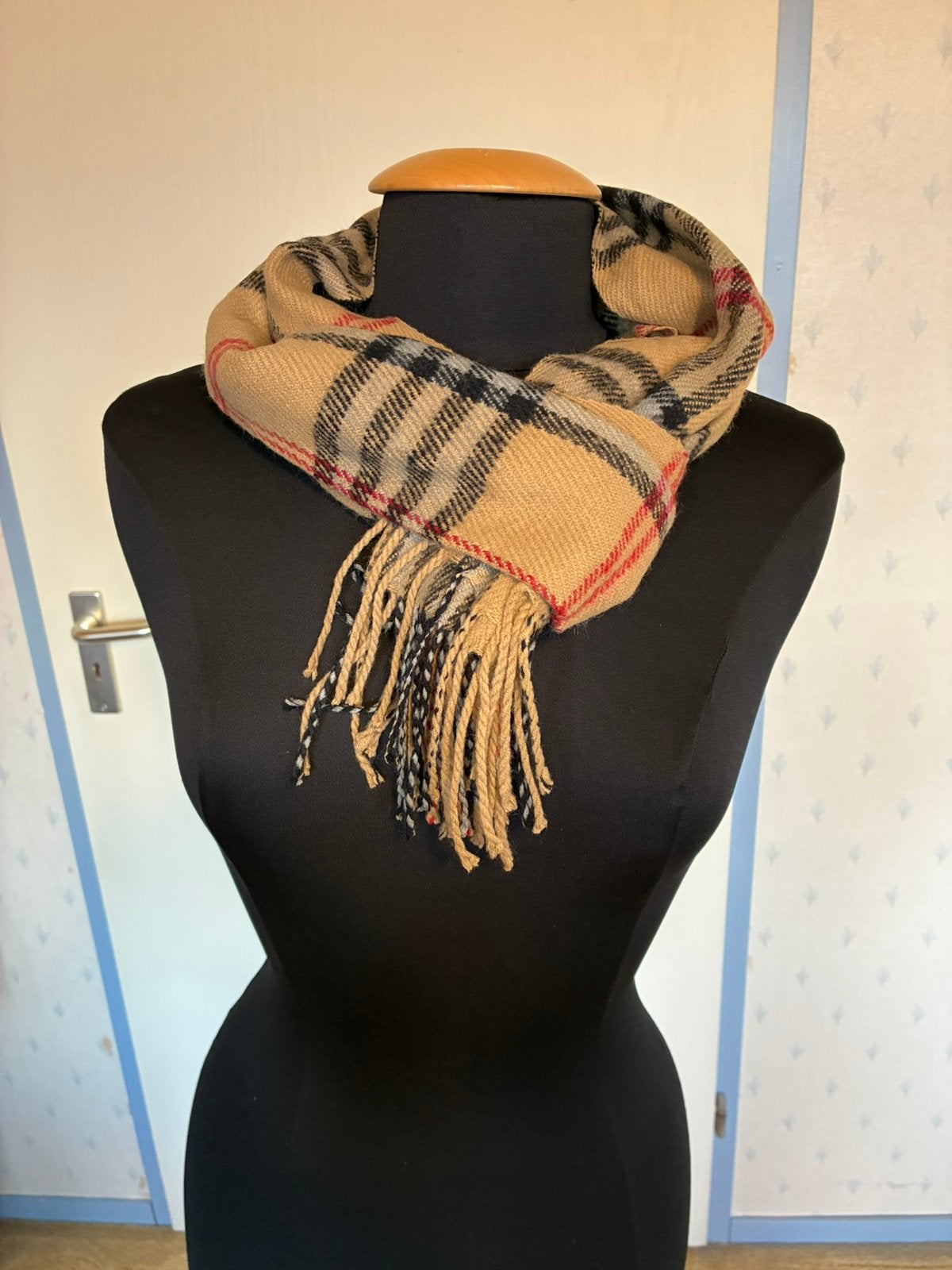 180 Romano sjaal in beige/rood/zwart, Kleding | Dames, Mutsen, Sjaals en Handschoenen, Verzenden, Zo goed als nieuw, Maat 46/48 (XL) of groter