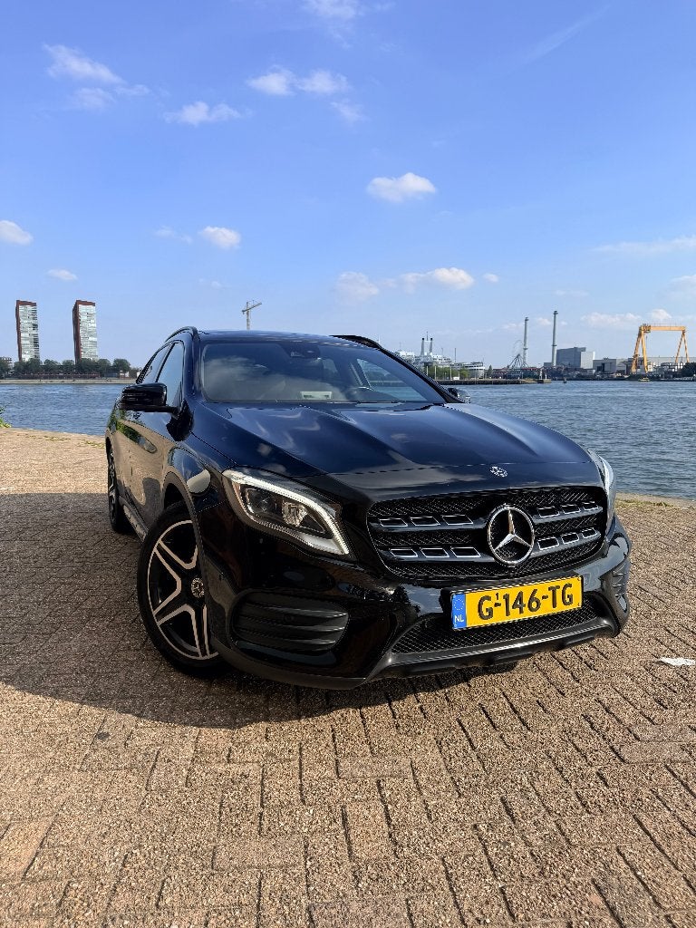 Mercedes-Benz GLA 180 AMG Night Upgrade, Zwart, 4 cilinders, 715 kg, 1200 kg