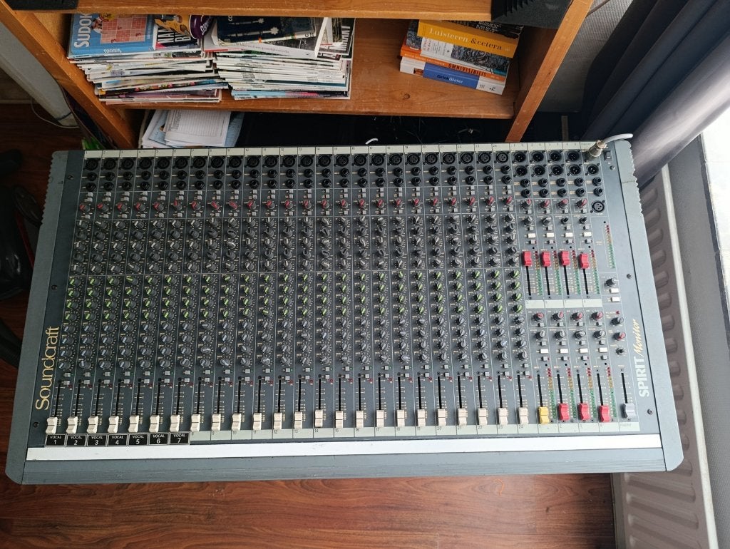 Soundcraft-Spirit Live Mixing Console (24x8), Ophalen, Gebruikt, 20 kanalen of meer, Microfooningang