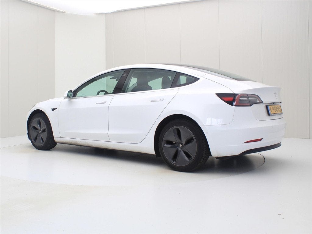 Tesla Model 3 Standard RWD Plus [ LFP-ACCU+AUTOPILOT+60 kWh+, Automaat, Achterwielaandrijving, Zwart, Wit