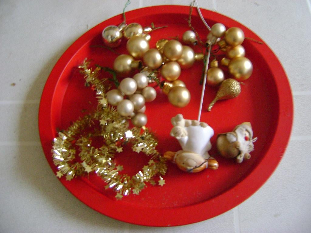 rode metalen schaal 25r om kerststukje op te maken met asses, Diversen, Kerst, Ophalen of Verzenden, Zo goed als nieuw