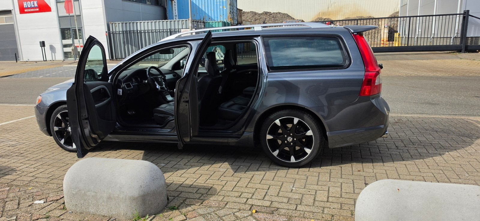 Volvo V70 2.0 T AUT 2011 Grijs, Auto's, 1800 kg, Zwart, 4 cilinders, Stationwagon