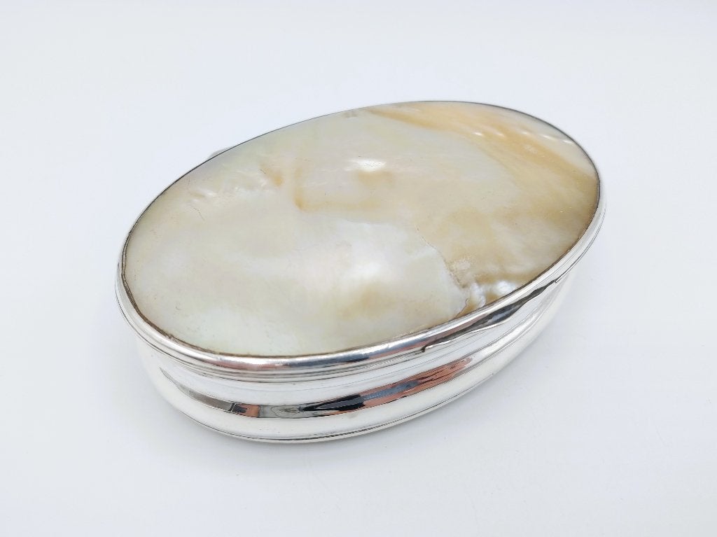Hollandse zilveren tabaksdoos met parelmoer, ca. 1750