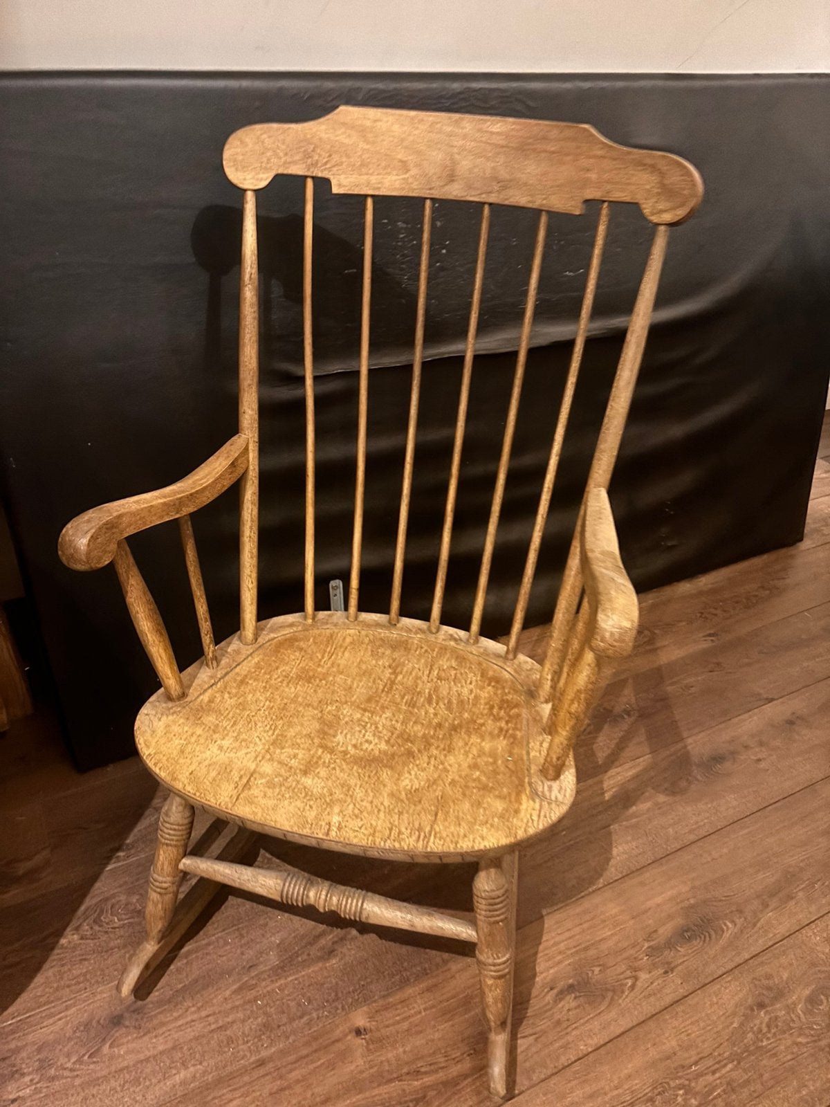 Brocante houten schommelstoel, Ophalen