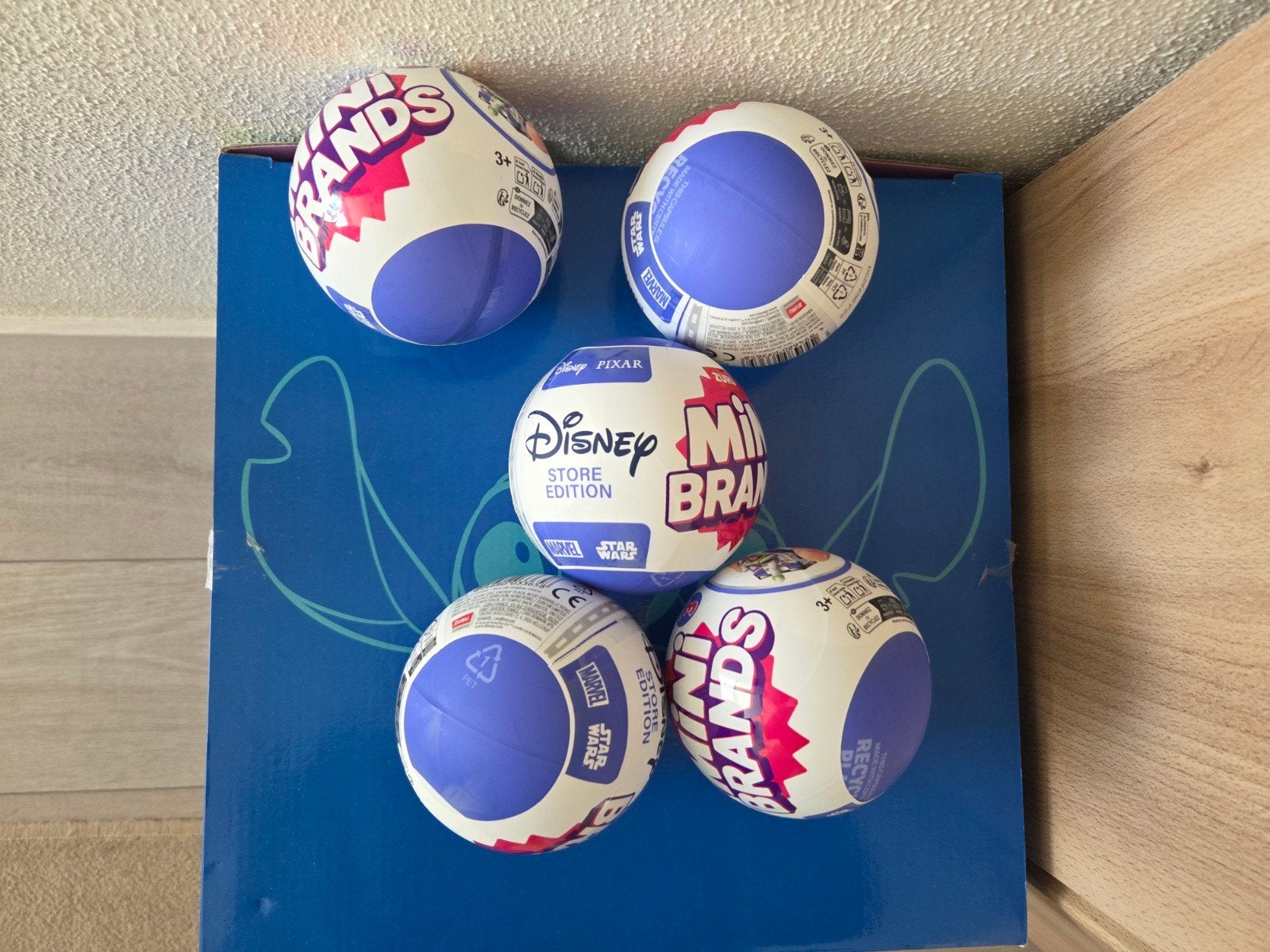Zuru Mini Brands Disney Store Edition Ballen ( Moet weg), Ophalen of Verzenden, Overige figuren, Nieuw, Beeldje of Figuurtje