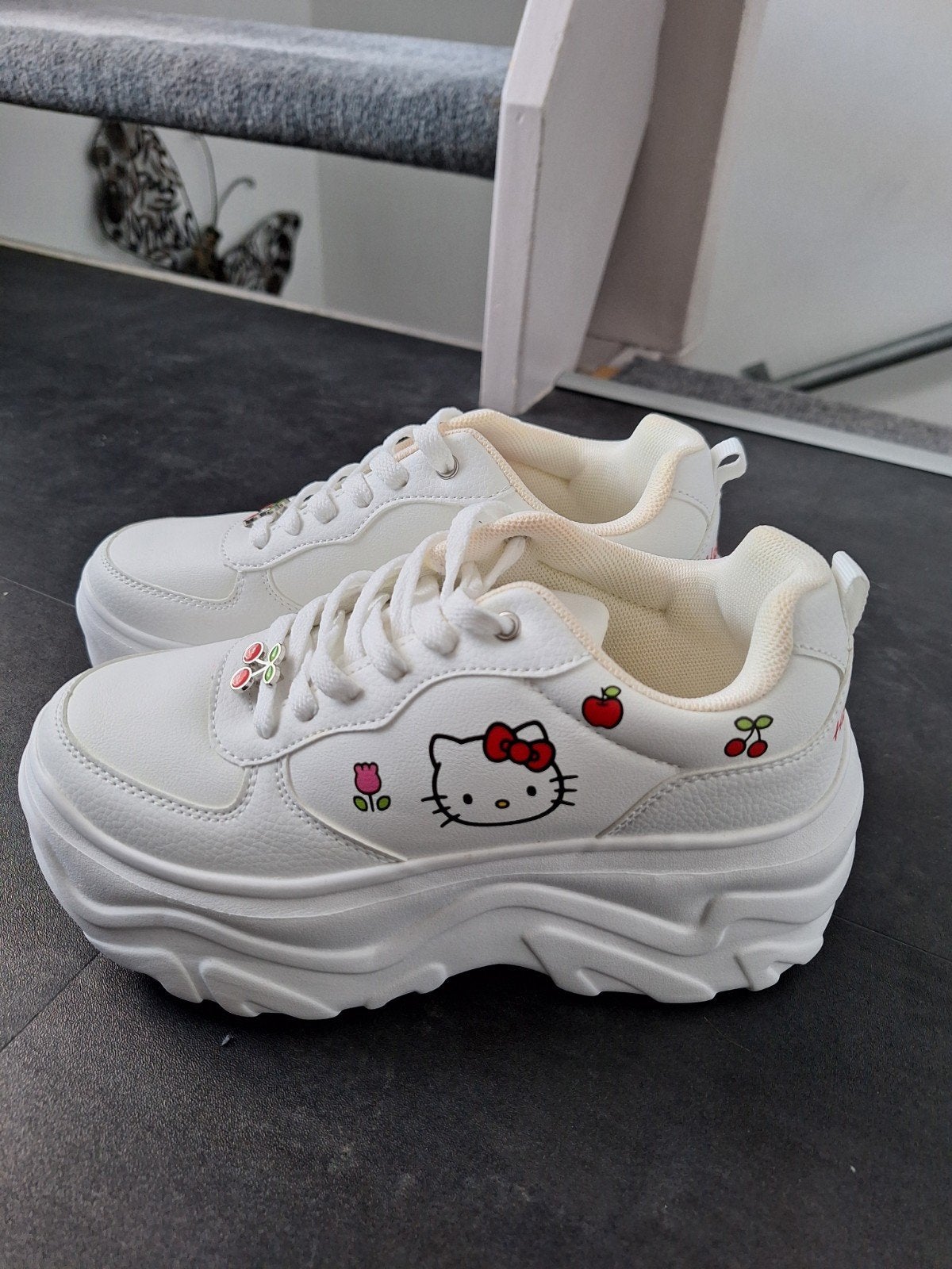 Hello Kitty Sneakers Maat 37 - Nieuw met dikke zool, Nieuw, Ophalen of Verzenden, Sneakers of Gympen, Hello Kitty