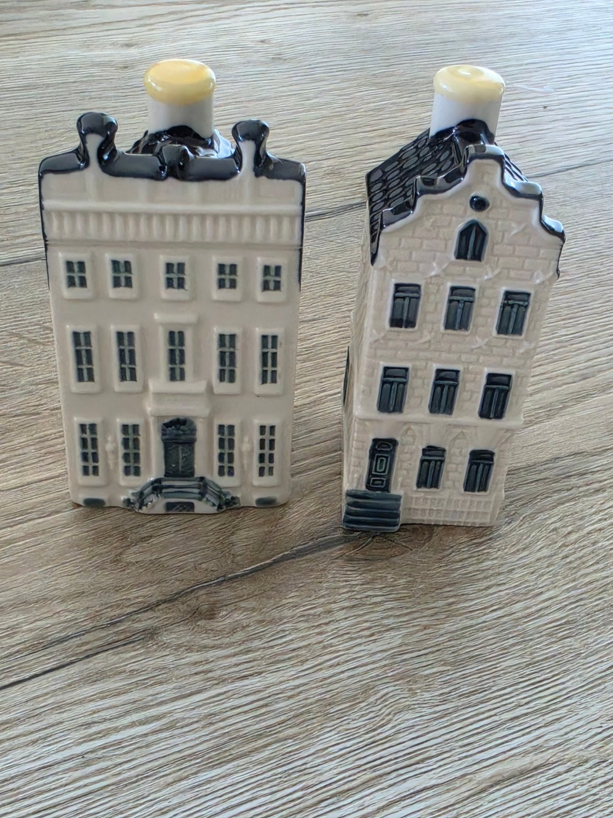 KLM Delft Blauw huisjes - Nummers 83 en 45, Ophalen of Verzenden, Nieuw, Porselein, Beeldje(s)