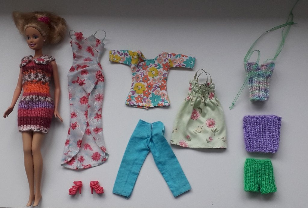 Barbie set waaronder met de hand gemaakte nieuwe kleding 05, Ophalen of Verzenden, Zo goed als nieuw, Barbie