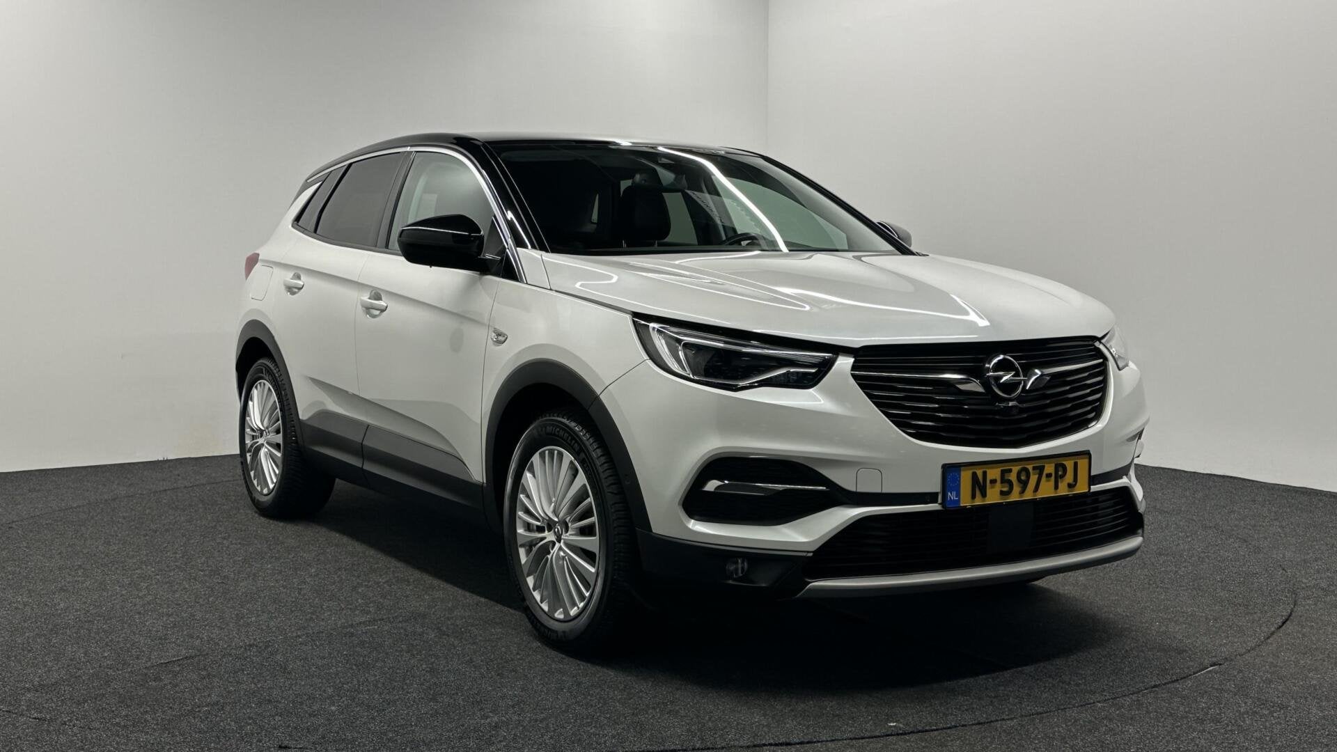 Opel Grandland X 1.2 Turbo Business Elegance LEER TREKHAAK C, Gebruikt, 1199 cc, Met garantie (alle), Wit