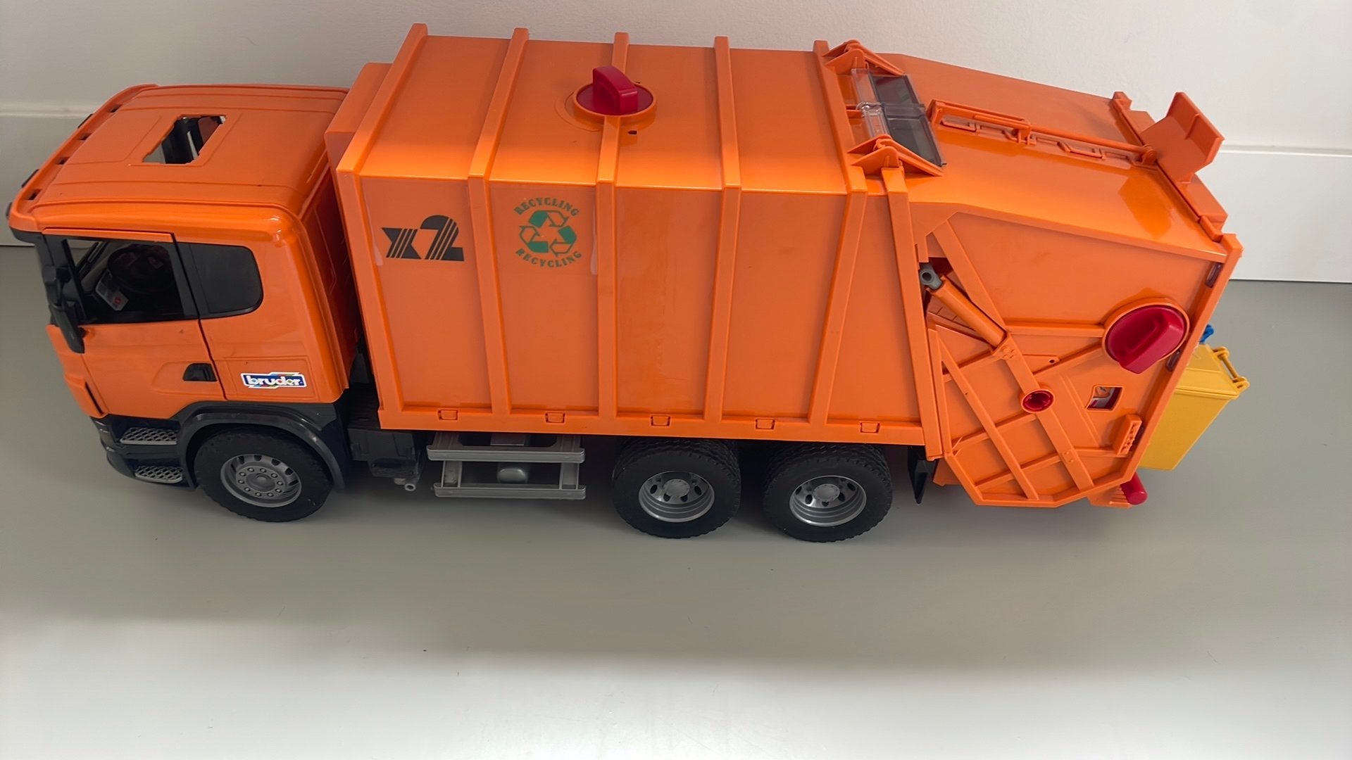 Bruder vuilniswagen, Ophalen, Zo goed als nieuw