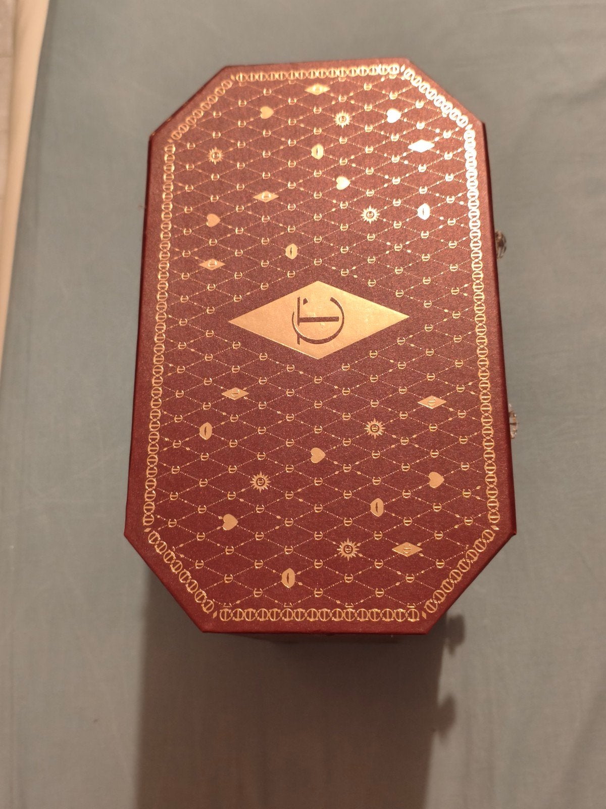 Charlotte Tilbury Beauty Dreams & Secrets Adventkalender, Ophalen of Verzenden, Zo goed als nieuw, Rood, Hardcase
